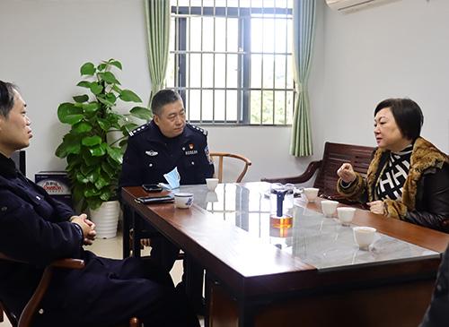 加强党建共建，亲昵警企关系